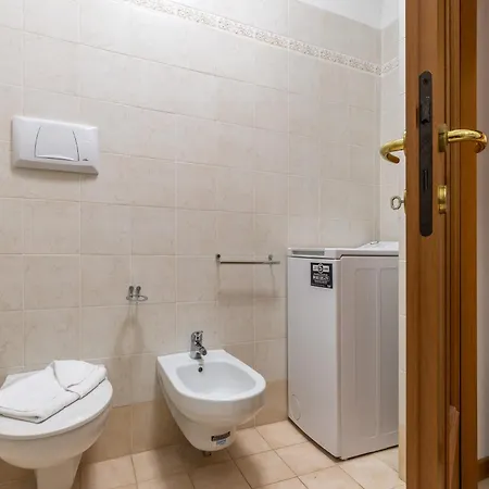 Casa Vacanze All'arco Di Riccardo * Триест